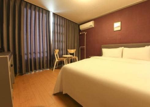סוקצ'ו Lighthouse Beach Motel מראה חיצוני תמונה
